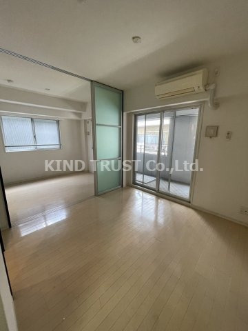 セイワパレス新梅田の居間・リビング|ゆったりとしたリビングです