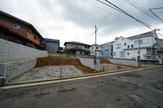 高台の閑静な住宅街。カースペース２台！全棟ＬＤＫ１７帖以上の４ＬＤＫ♪保土ヶ谷区狩場町　全3棟　新築戸建ての外観