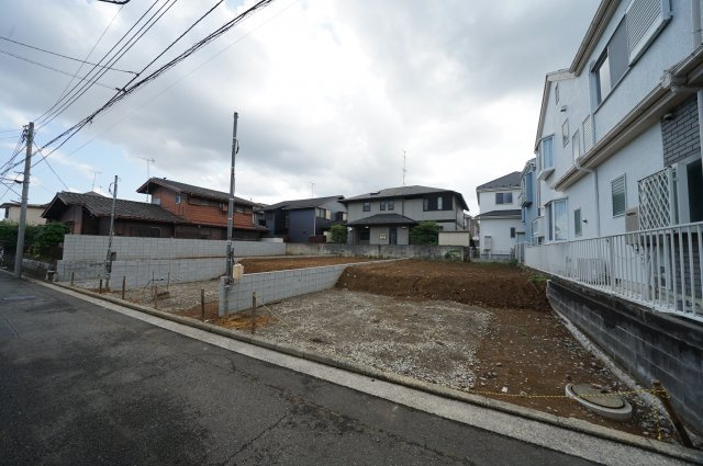 高台の閑静な住宅街。カースペース２台！全棟ＬＤＫ１７帖以上の４ＬＤＫ♪保土ヶ谷区狩場町　全3棟　新築戸建ての外観