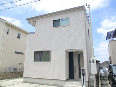 【外観】 | 神戸市垂水区北舞子三丁目　中古戸建 | 駐車スペースは２台ございます。