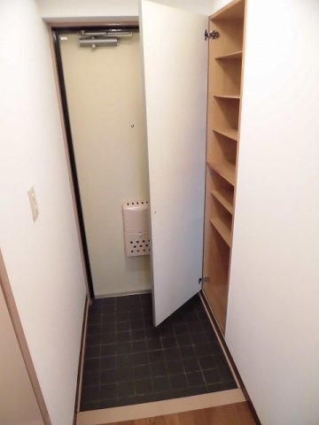 グロアール昭島の玄関|※同建物別部屋イメージ