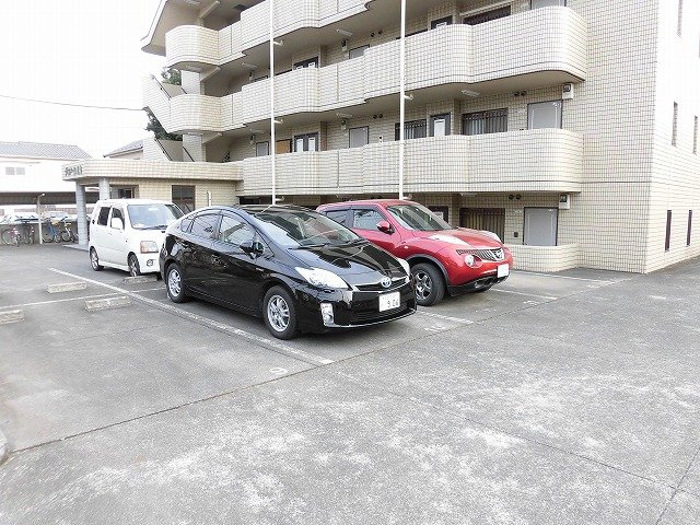 グロアール昭島の駐車場