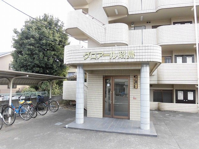 グロアール昭島のエントランス