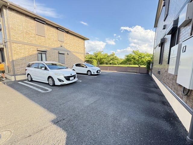 クレストの駐車場