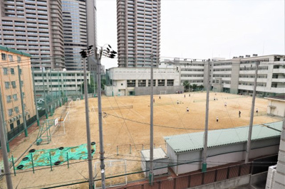 【展望】 | 天満橋レジデンスエアリーコート | 北側は中学校に面してるので採光良好です