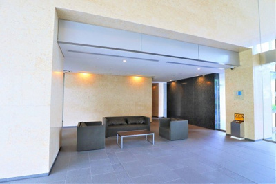 【エントランス】 | 天満橋レジデンスエアリーコート | モダンなエントランスロビー