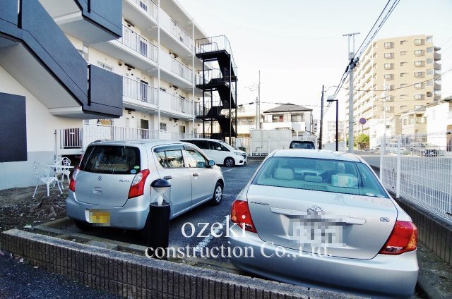 ランドフォレスト北越谷Ⅱの駐車場