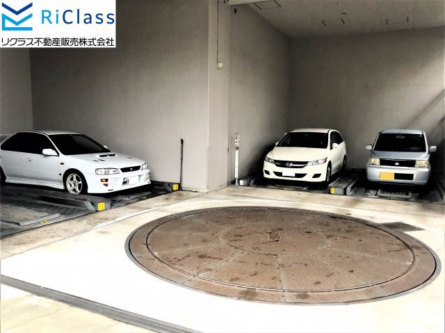 シャトーレスポワールの駐車場