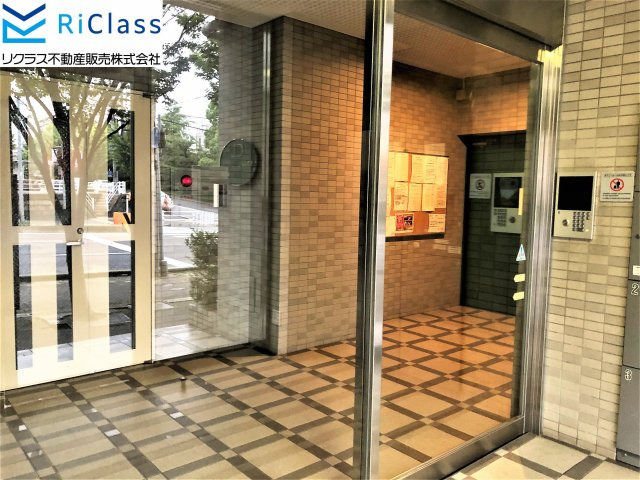 シャトーレスポワールのエントランス|落ち着いたエントランスです