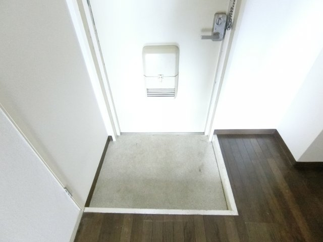 川辺ビルの玄関