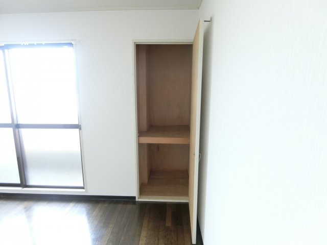 川辺ビルの収納