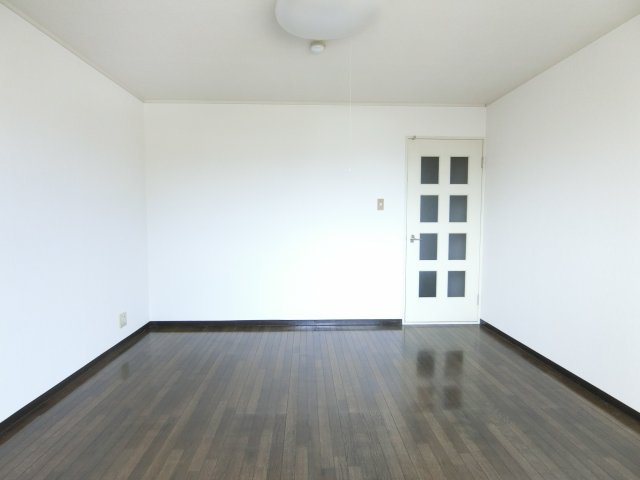 川辺ビルの寝室