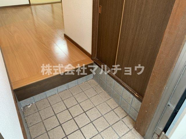 プレジデンス稲成の玄関|明るい玄関です