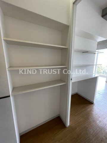 K-CRAFT　UMEDA108の収納|リビングの棚です