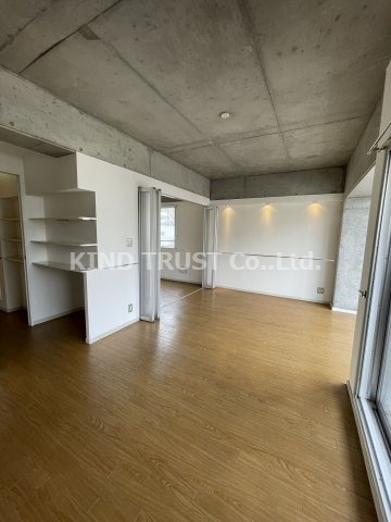 K-CRAFT　UMEDA108の居間・リビング|おしゃれな内装です