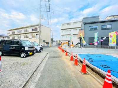 【前面道路含む現地写真】 | 東大和市南街/新築戸建 | セットバック前：西側2.8ｍ公道
セットバック後：西側4ｍ公道