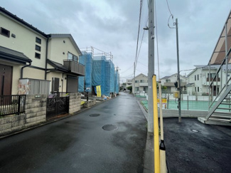 【前面道路含む現地写真】