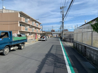 【前面道路含む現地写真】