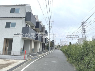 【前面道路含む現地写真】 | 仲介手数料無料　府中市白糸台1丁目新築戸建て3棟　D号棟