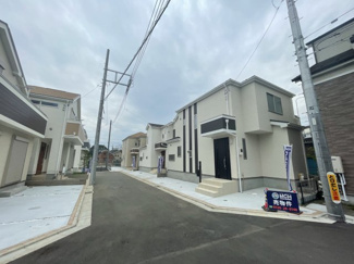 【前面道路含む現地写真】