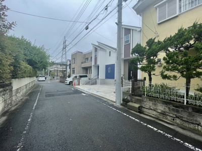 【前面道路含む現地写真】 | 仲介手数料無料　府中市小柳町5丁目新築戸建て2棟現場２号棟 | 前面道路含む現地写真です