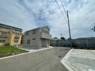 【前面道路含む現地写真】