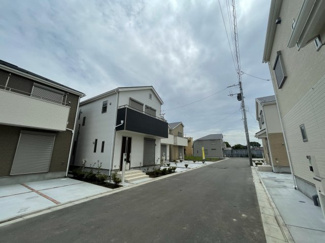 【前面道路含む現地写真】