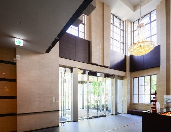 ライオンズタワー神戸元町のエントランス|落ち着いたエントランスです