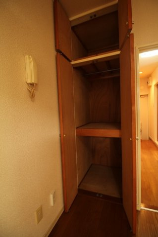 コーポみどりケ丘の収納|便利な収納スペースです