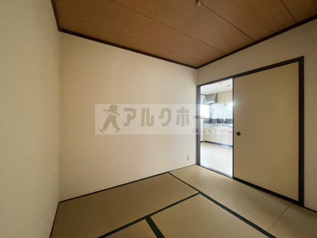 エスト北木の本の和室