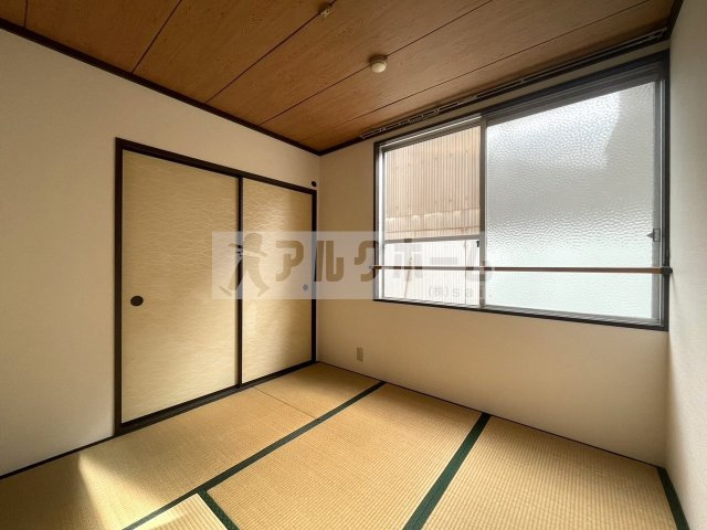 エスト北木の本の和室