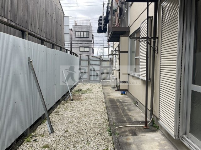 エスト北木の本のバルコニー