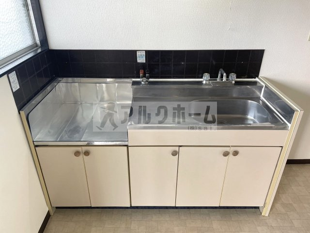エスト北木の本のキッチン