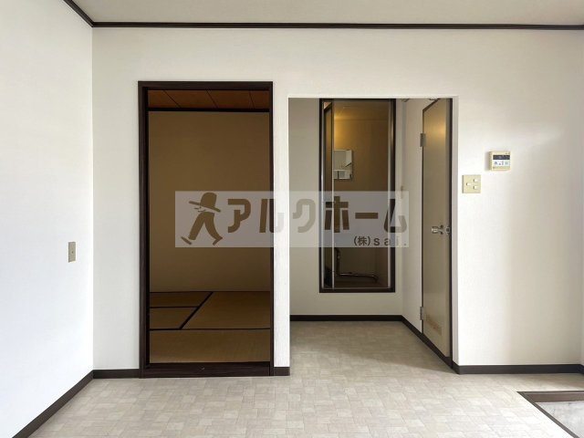 エスト北木の本の内装