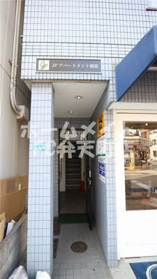 【エントランス】 | JPアパートメント港Ⅲ | 清潔なエントランスです