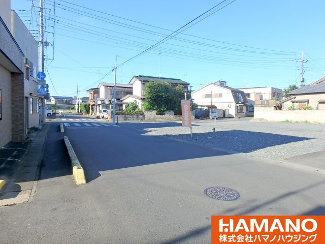 筑西市甲第3：1号棟の前面道路含む現地写真