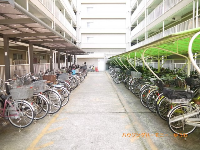 【その他共用部分】 | 大山ローヤルコーポ | 敷地内に、屋根付き専用駐輪場があります。