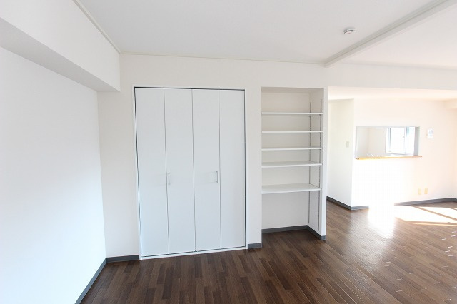 プレミール中央の居間・リビング