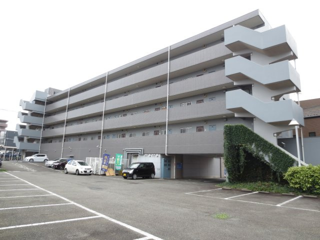 プレミール中央の外観