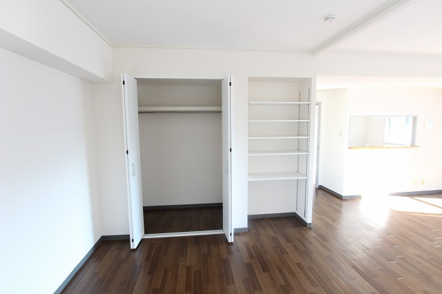 プレミール中央の居間・リビング