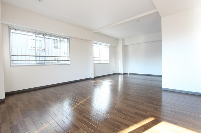 プレミール中央の居間・リビング