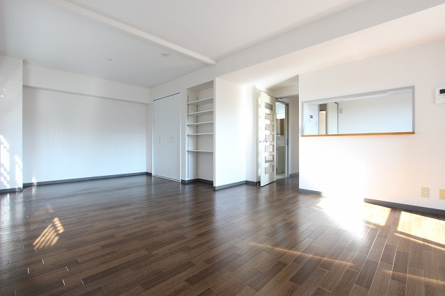 プレミール中央の居間・リビング