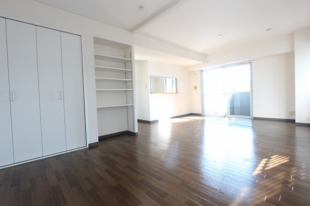 プレミール中央の居間・リビング