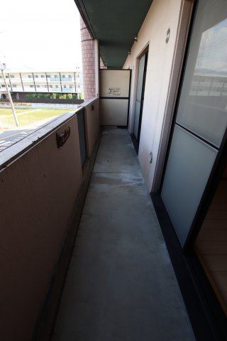 【バルコニー】 | ラルジュウエスト