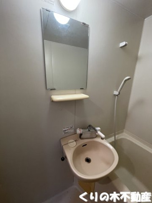 【洗面所】 | ヴィラフローラⅠ | ゆったりとスペースのある洗面所