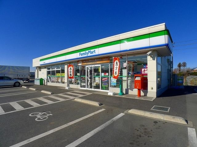 【周辺】 | カーサ　マリィＡ | ファミリーマート邑楽狸塚店まで900m
