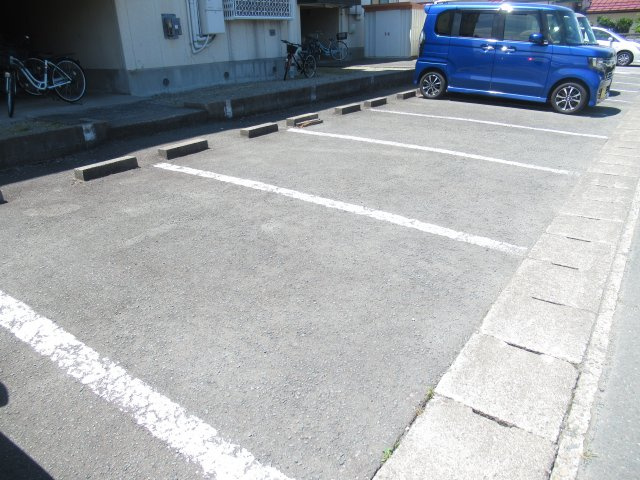 ファミールたかはし（2026解体予定）の駐車場