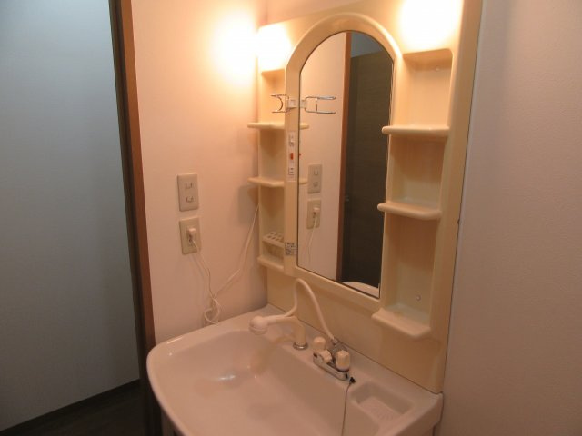 グランドカルテットBの独立洗面台|別部屋写真のためサンプル
