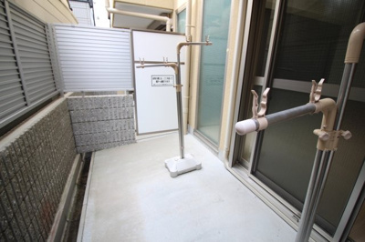 【バルコニー】 | エムズソレイユ | 大きなバルコニーです。防犯シャッターもあるので女性にも安心です♪