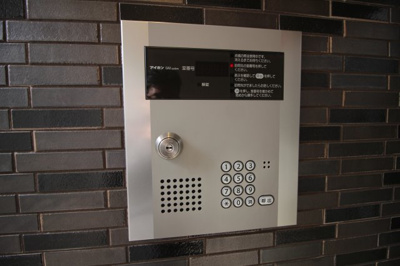 【セキュリティ】 | エムズソレイユ | オートロックで防犯面も安心